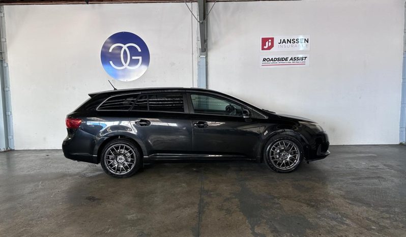 
								Toyota Avensis WAGON 2013 full									