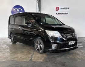 Nissan Serena HYBRID 2013