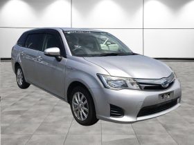 TOYOTA COROLLA FIELDER Hybrid 2015