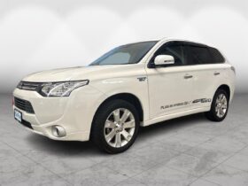 Mitsubishi OUTLANDER PHEV G Navigation Package 2013