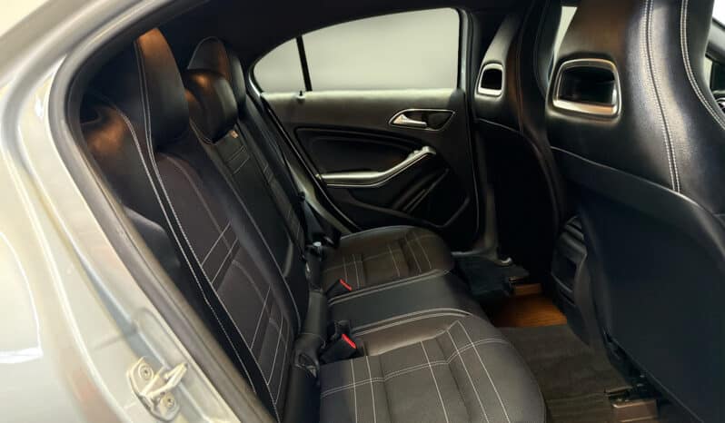 Mercedes-Benz A Class A180 2014 full