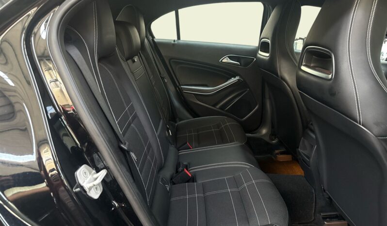 
								Mercedes-Benz A Class A180 2014 full									