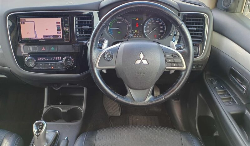 
								MITSUBISHI OUTLANDER PHEV 4WD PHEV G Safety Package 2014 full									