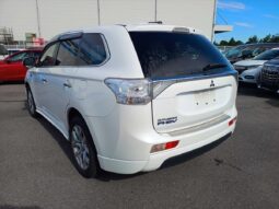 
										MITSUBISHI OUTLANDER PHEV 4WD PHEV G Safety Package 2014 full									