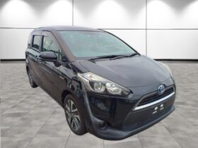 Toyota Sienta Hybrid G 2015
