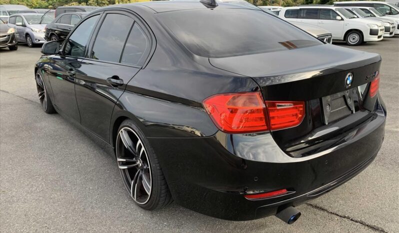 
								BMW 3 Series F30 320d 2013 full									