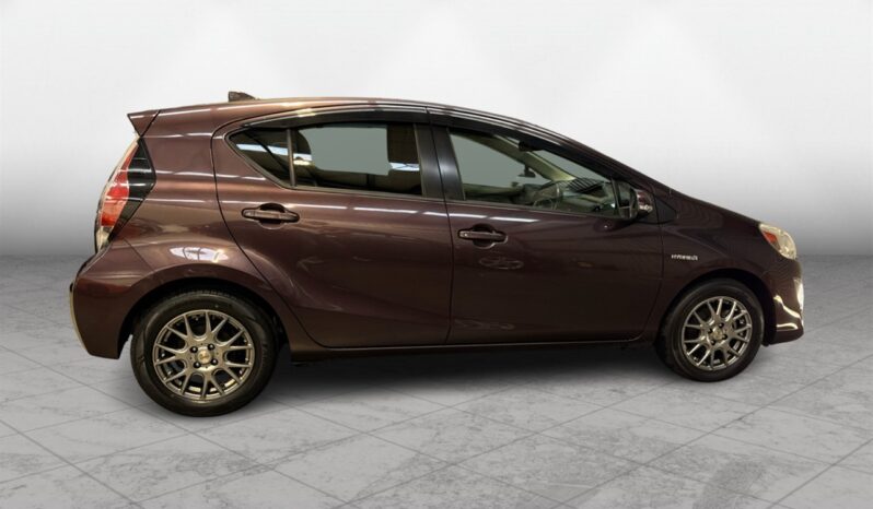 
								Toyota AQUA HYBRID 2015 full									