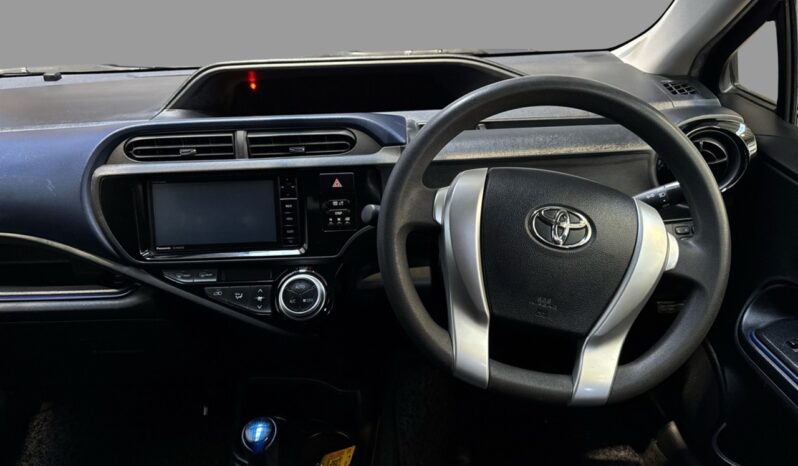 
								Toyota AQUA HYBRID 2015 full									
