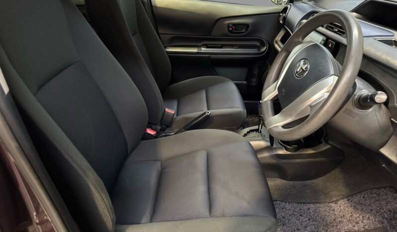 
								Toyota AQUA HYBRID 2015 full									