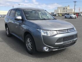 Mitsubishi OUTLANDER PHEV G Navigation Package 2014