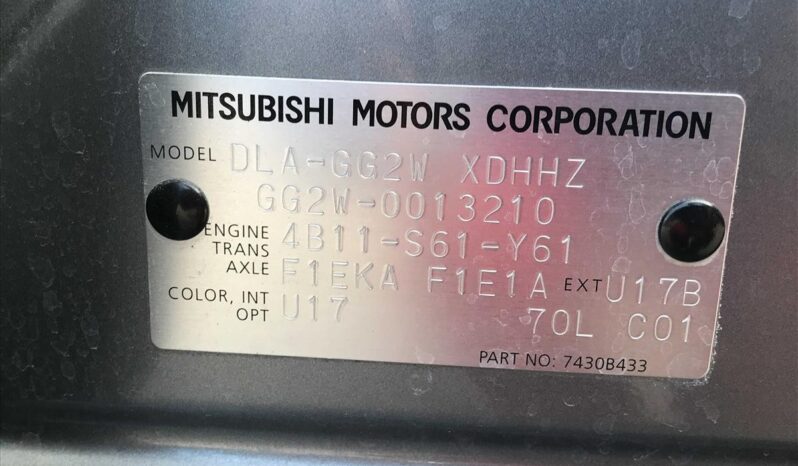 
								Mitsubishi OUTLANDER PHEV G Navigation Package 2014 full									