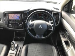 
										Mitsubishi OUTLANDER PHEV G Navigation Package 2014 full									
