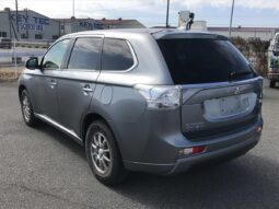 
										Mitsubishi OUTLANDER PHEV G Navigation Package 2014 full									