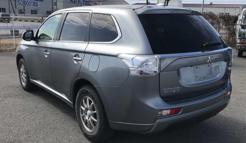 
								Mitsubishi OUTLANDER PHEV G Navigation Package 2014 full									