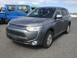 
										Mitsubishi OUTLANDER PHEV G Navigation Package 2014 full									