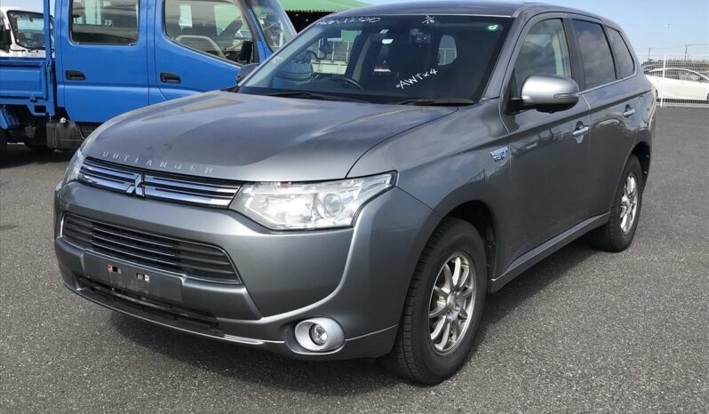 
								Mitsubishi OUTLANDER PHEV G Navigation Package 2014 full									