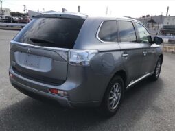 
										Mitsubishi OUTLANDER PHEV G Navigation Package 2014 full									