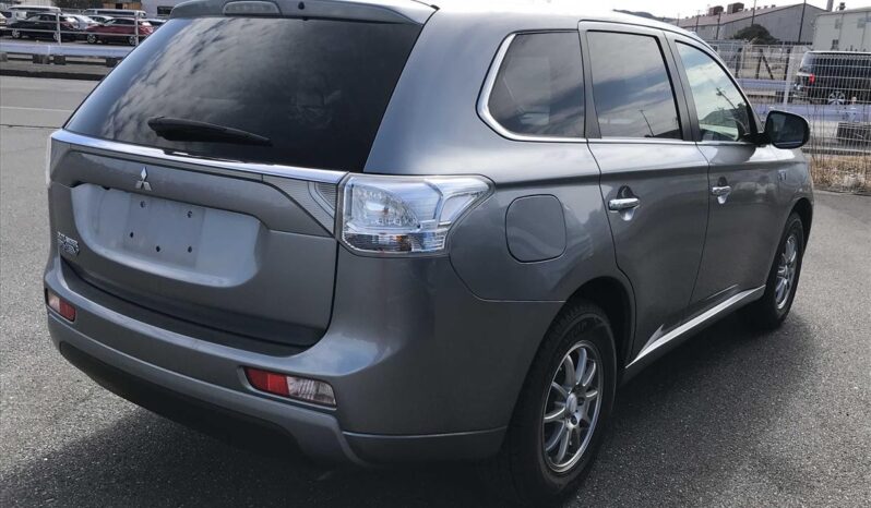 
								Mitsubishi OUTLANDER PHEV G Navigation Package 2014 full									