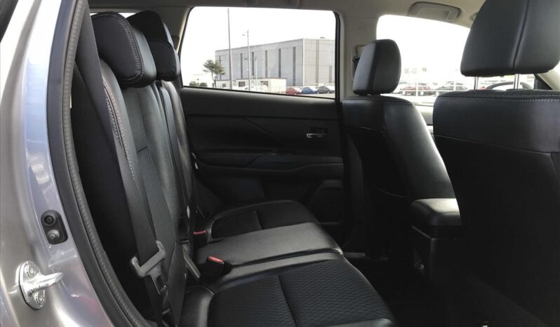 
								Mitsubishi OUTLANDER PHEV G Navigation Package 2014 full									