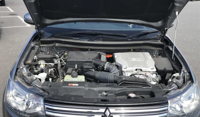 
								Mitsubishi OUTLANDER PHEV G Navigation Package 2014 full									