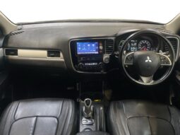 
										Mitsubishi OUTLANDER PHEV G Safety Package 2015 full									