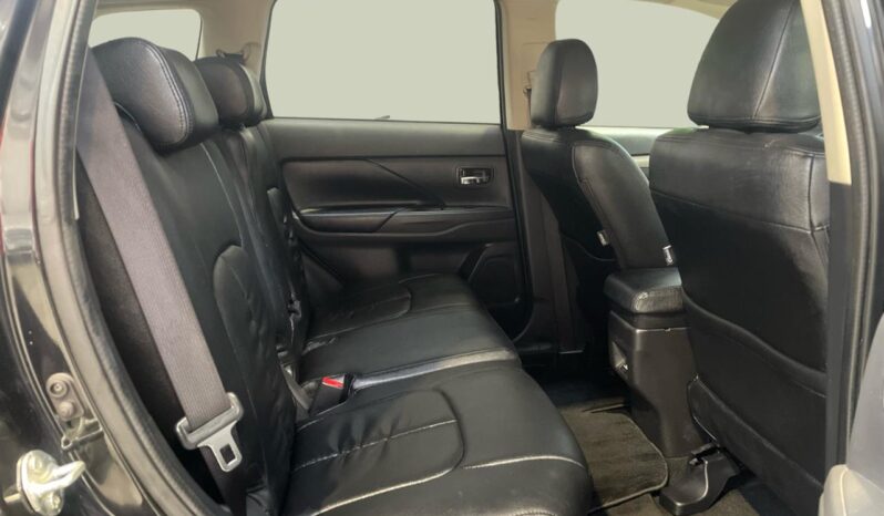 
								Mitsubishi OUTLANDER PHEV G Safety Package 2015 full									
