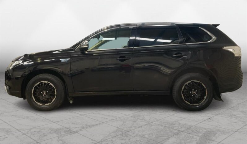 
								Mitsubishi OUTLANDER PHEV G Safety Package 2015 full									