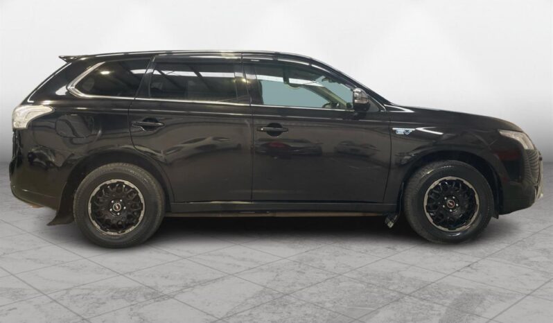 
								Mitsubishi OUTLANDER PHEV G Safety Package 2015 full									