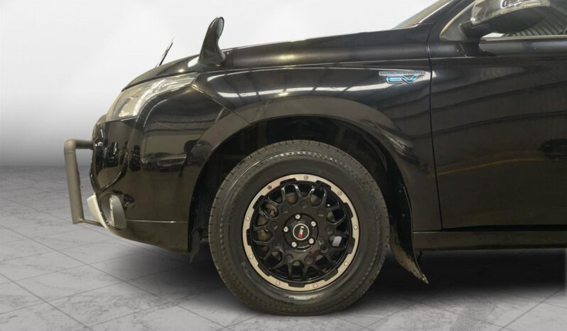 
								Mitsubishi OUTLANDER PHEV G Safety Package 2015 full									