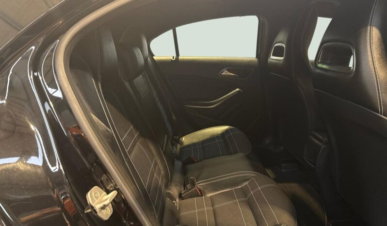 
								Mercedes-Benz A Class A180 2014 full									