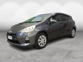 Toyota AQUA HYBRID 2013