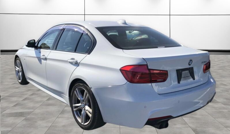 
								BMW 330i M Sport 2015 full									