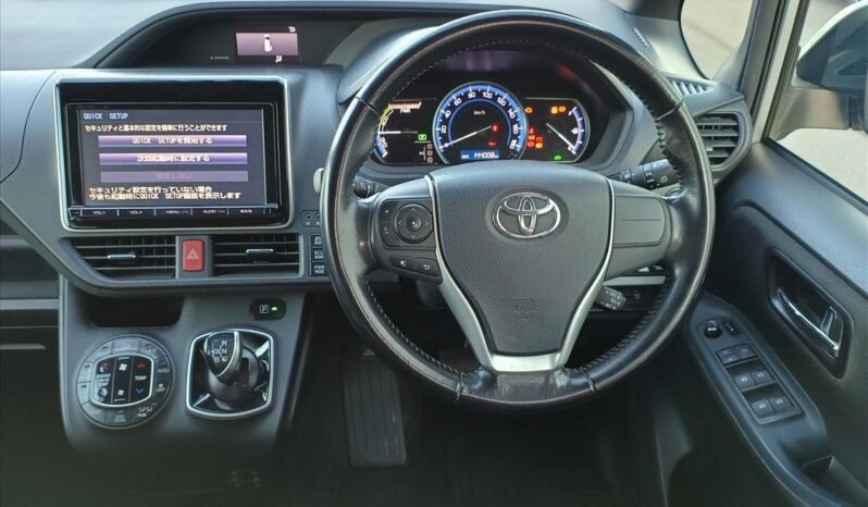 
								TOYOTA VOXY G 2015 full									