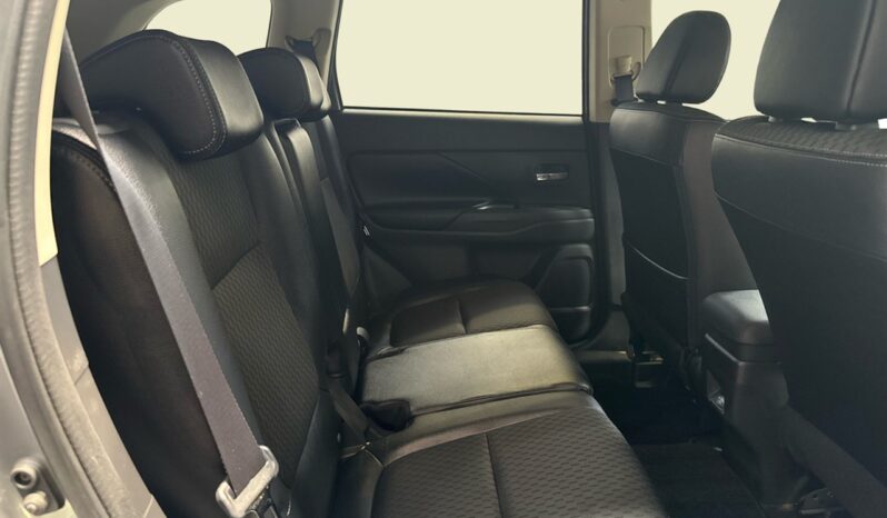 
								Mitsubishi Outlander  2013 full									
