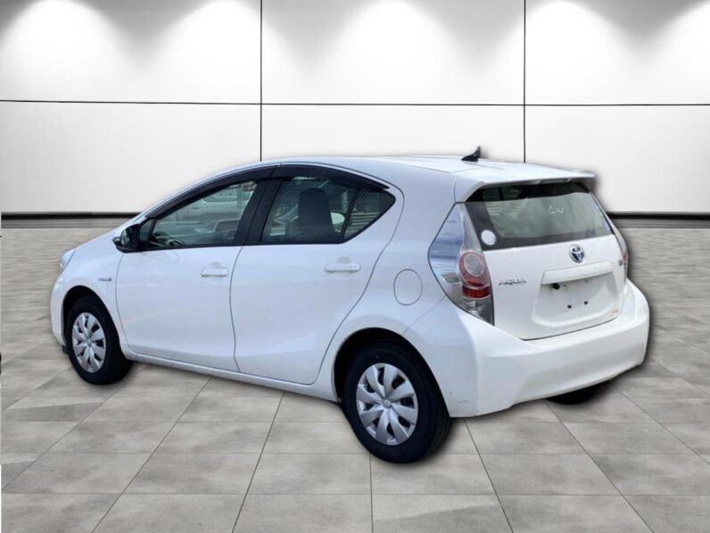 
								TOYOTA AQUA L 2013 full									