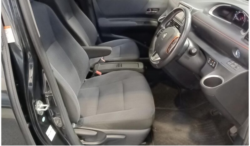 
								Toyota Sienta HYBRID 2015 full									