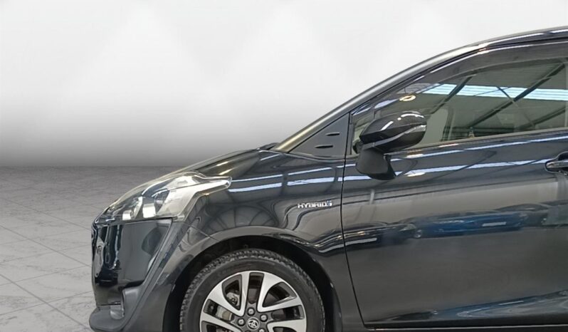 
								Toyota Sienta HYBRID 2015 full									
