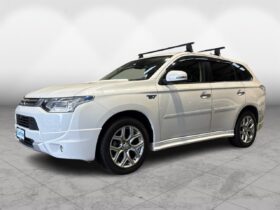 Mitsubishi Outlander PHEV 2013