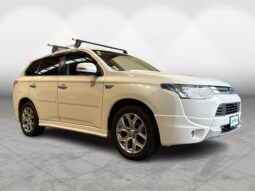 
										Mitsubishi Outlander PHEV 2013 full									