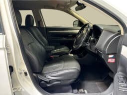 Mitsubishi Outlander PHEV 2013 full