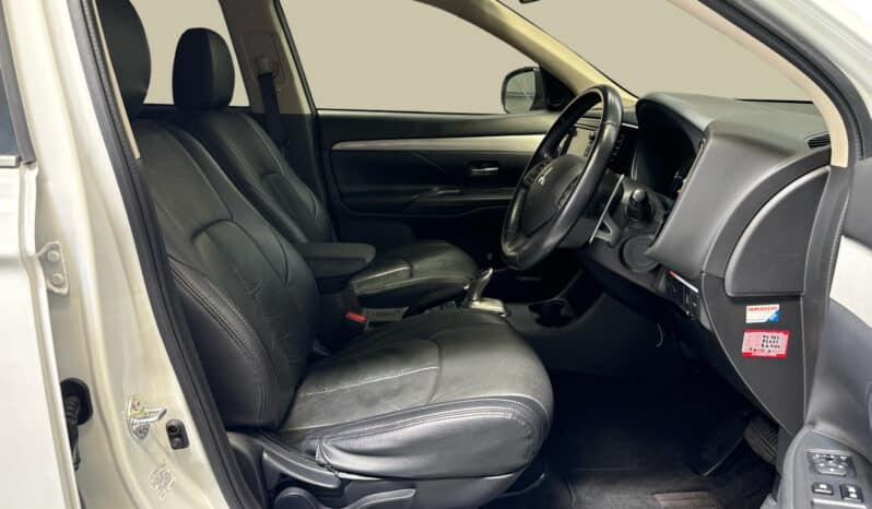 Mitsubishi Outlander PHEV 2013 full