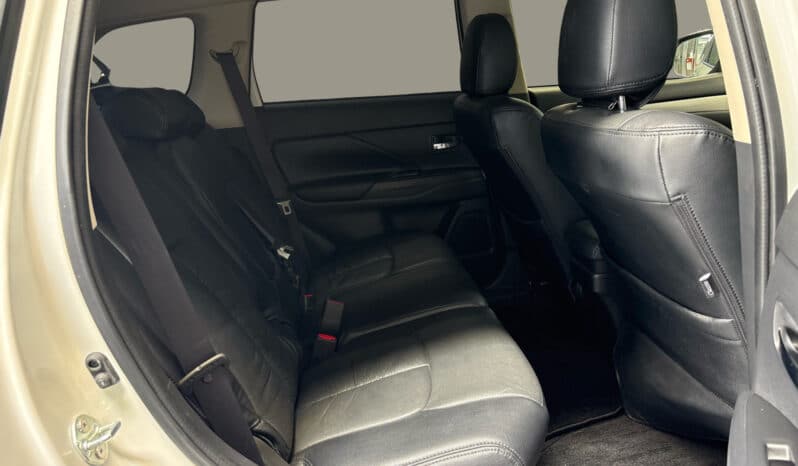 Mitsubishi Outlander PHEV 2013 full