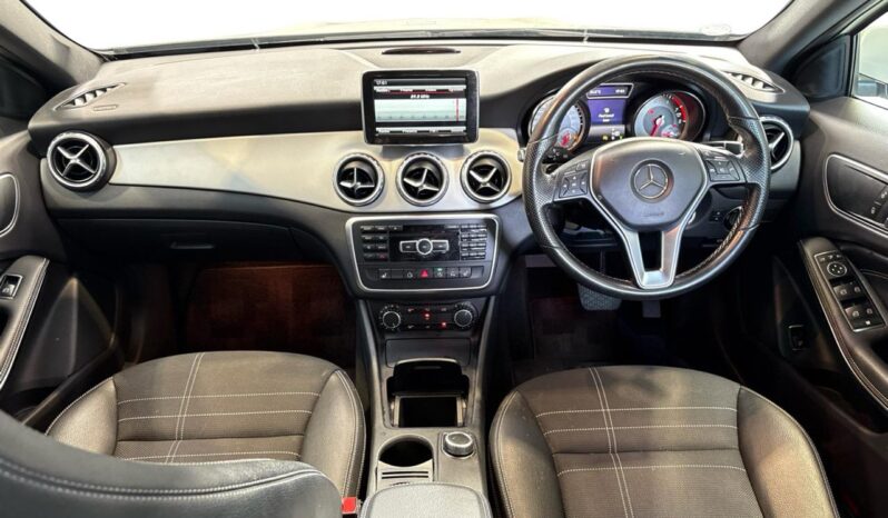 
								Mercedes-Benz Gla180  2015 full									