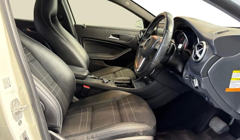 
								Mercedes-Benz Gla180  2015 full									