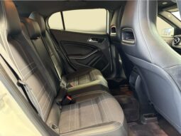 
										Mercedes-Benz Gla180  2015 full									