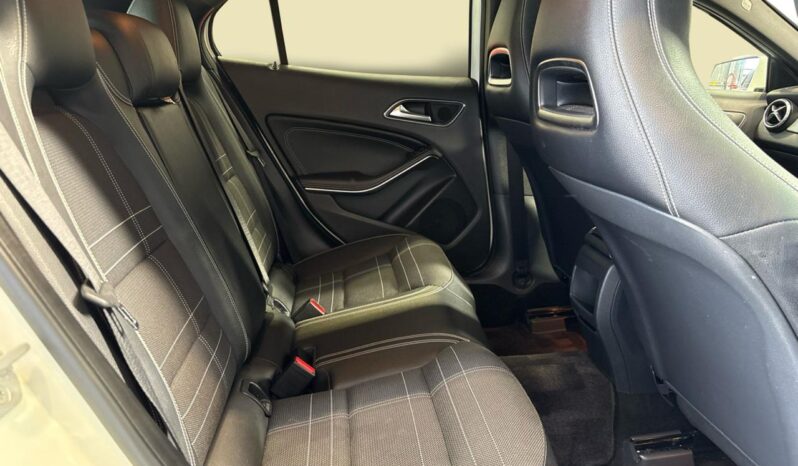 
								Mercedes-Benz Gla180  2015 full									