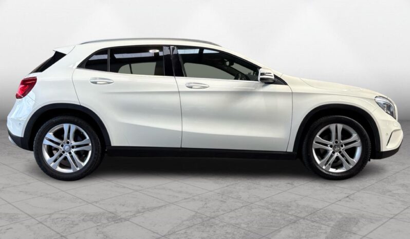 
								Mercedes-Benz Gla180  2015 full									