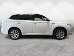 Mitsubishi Outlander PHEV 2013 full