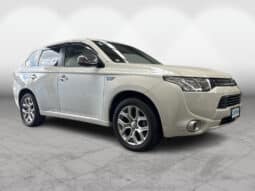 Mitsubishi Outlander PHEV 2013 full