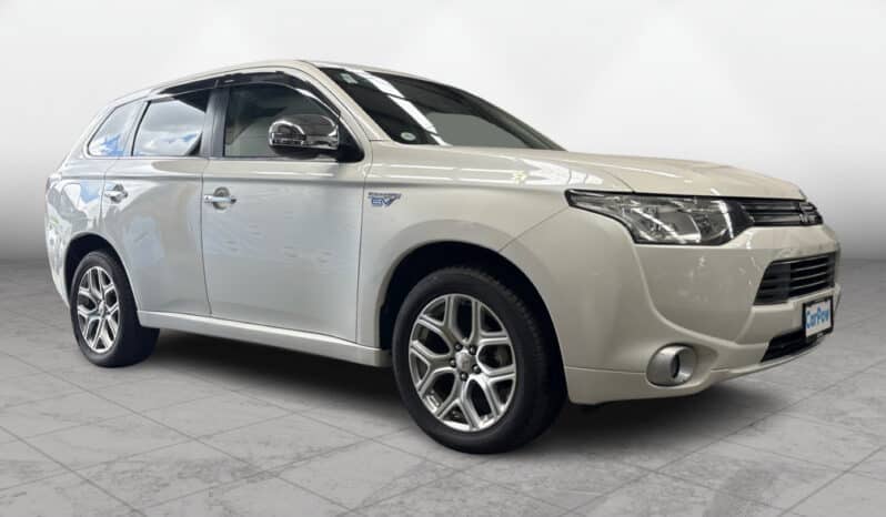 Mitsubishi Outlander PHEV 2013 full